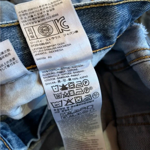 Levi's Women's Light Blue Cropped Jeans - Picture 7 of 10